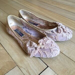 Material Girl Blush Pink Lace Flats Size 6